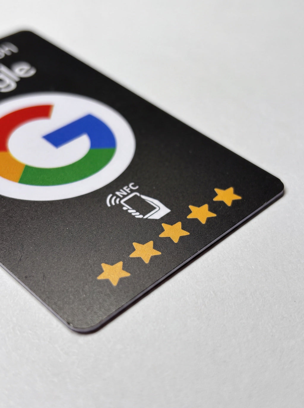 Detalle del acabado mate, el icono NFC y las estrellas